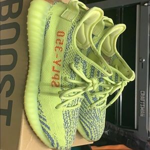 Yeezy Boost 350 v2 semi frozen yellow